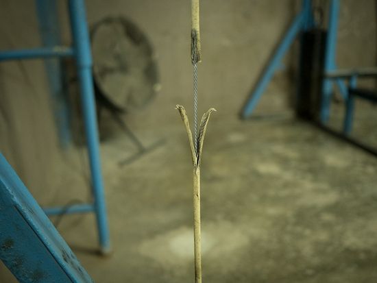broken cable in a cuban vintage
