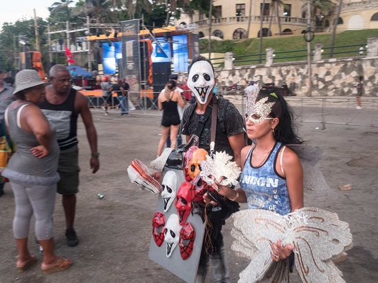 cuban people dress special for carnival times