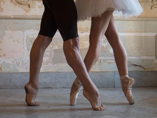 legs of cuban ballet dancers