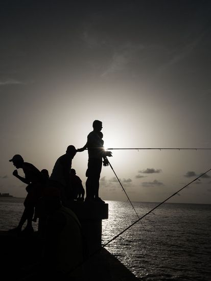 fishermen in cuban malecon, picture of cuba