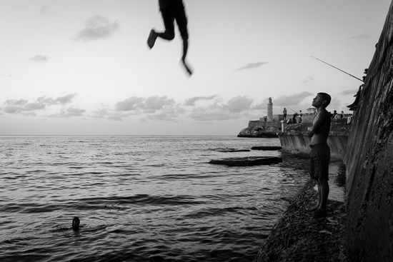 black and with pictures in these photo workshops in cuba
