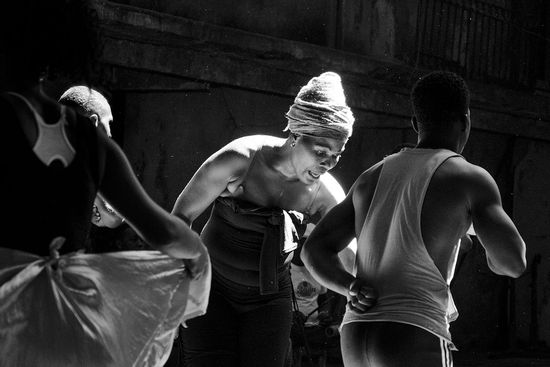 Teacher of cuban dancers in a private photo session in Cuba
