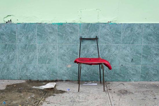 chair in havana 4 , photography tour by louis alarcon