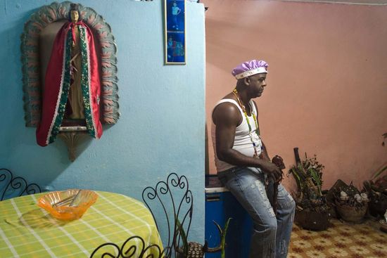 afrocuban priest in havana, photography tours by louis alarcon