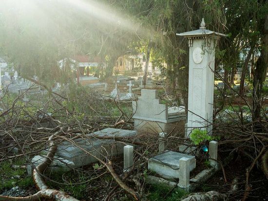Chinese cemetery in havana, pictures and photos of last chineses in cuba