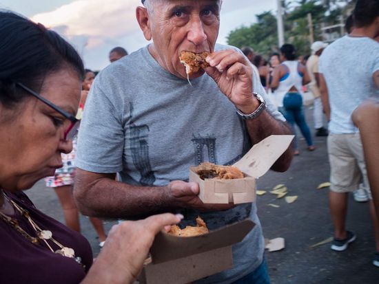 eating in carnivals of Havana, picture of 2018