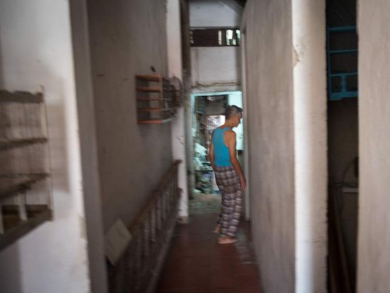 a corridor of a chinese house in cuba, pictures and photos of last chineses in cuba