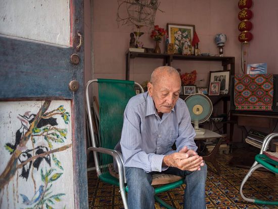 Pedro Eng, a chinese cuban in his house of Guanabacoa