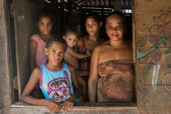 group of cuban woman with indigenous traits, anthropological photo of cuba
