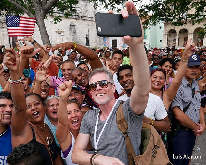First American cruise in cuba, people waiting for americans