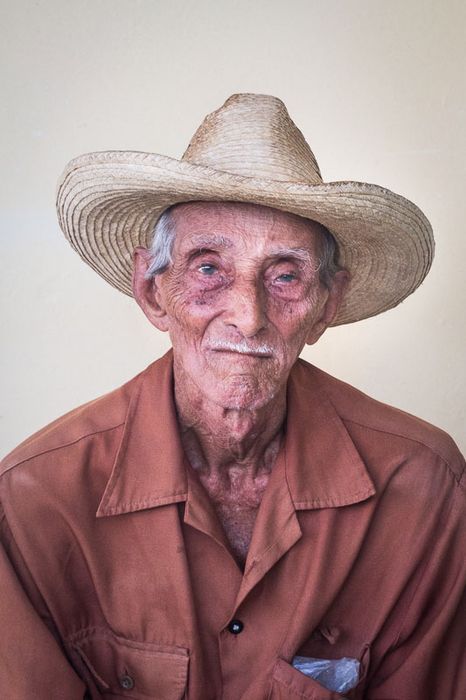 cuban portraits of old man 5 in photo travels to cuba with louis alarcon