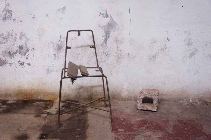 chair in havana 2 , photography tour by louis alarcon