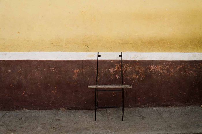 chair in havana 1 , photography tour by louis alarcon