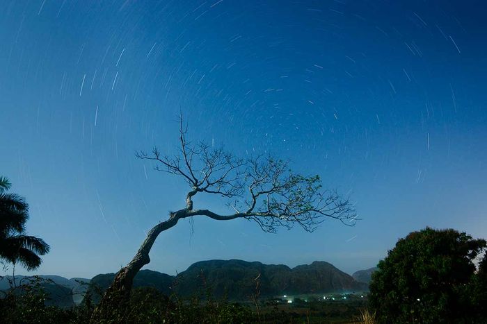 stars at night in Cuba, photo taken in Viñales by louis alarcon