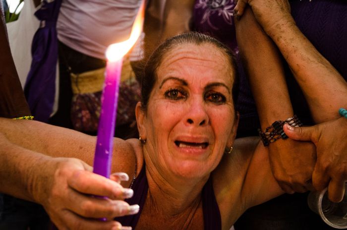candle and pain in cuba, by louis alarcon proffessional cuban photographer