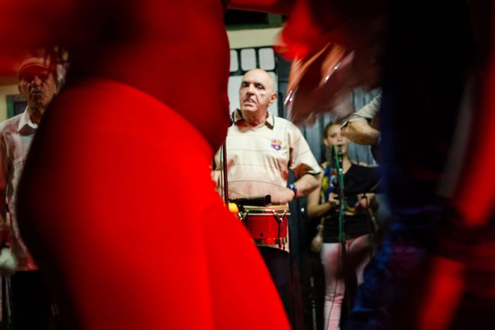 travels of photography in cuba , street photography in a salsa session
