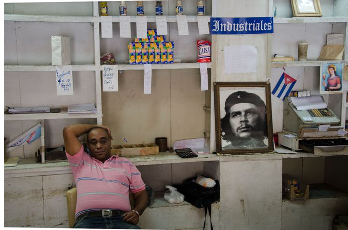Che guevara picture,  street photography in cuba