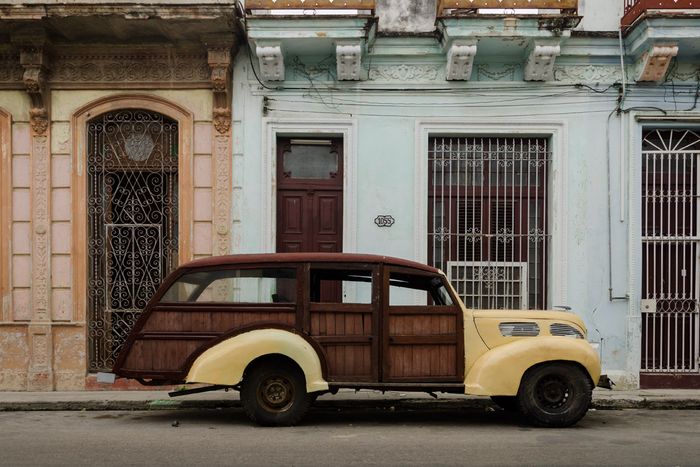 old cars in cuba 1, cuban fine art by louis alarcon