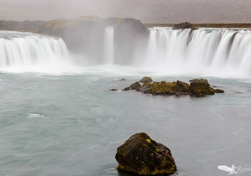 islandia-cascada-Goðafoss-agua-rocas