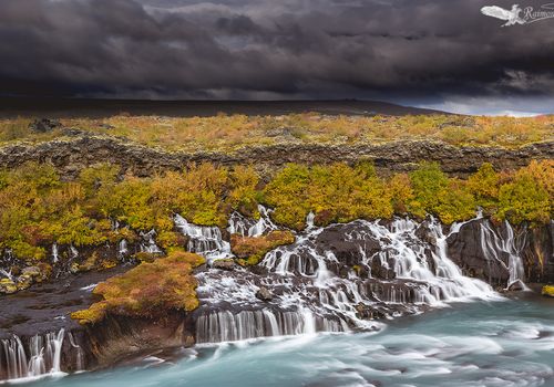 hraunfossar-cascada-tormenta-cielo-islandia-otoño
