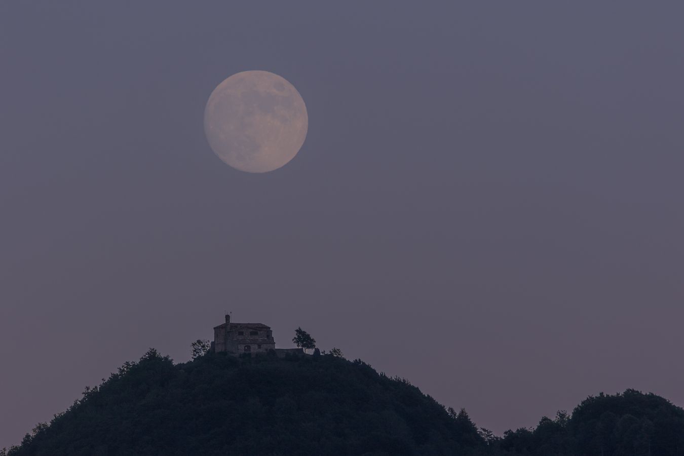 Lluna sobre Sant Antoni