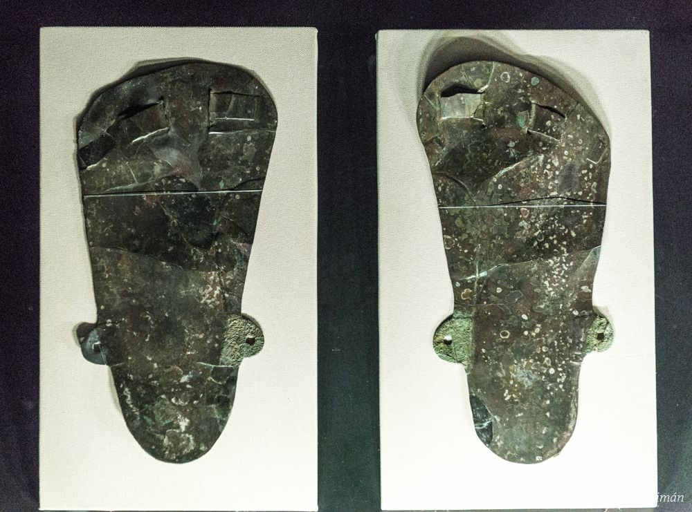 DSC_9684 Sandalias de plata que originalmente calzaba los pies del soberano