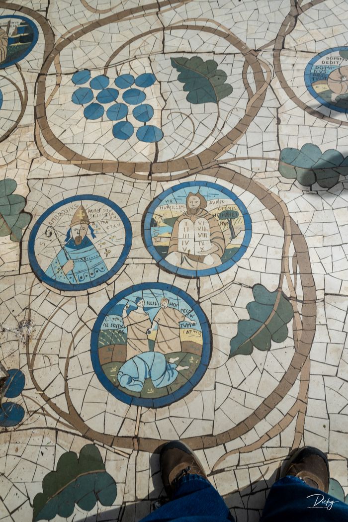Mosaico en piso, Moises 02042022-DSC_1552-2.jpg