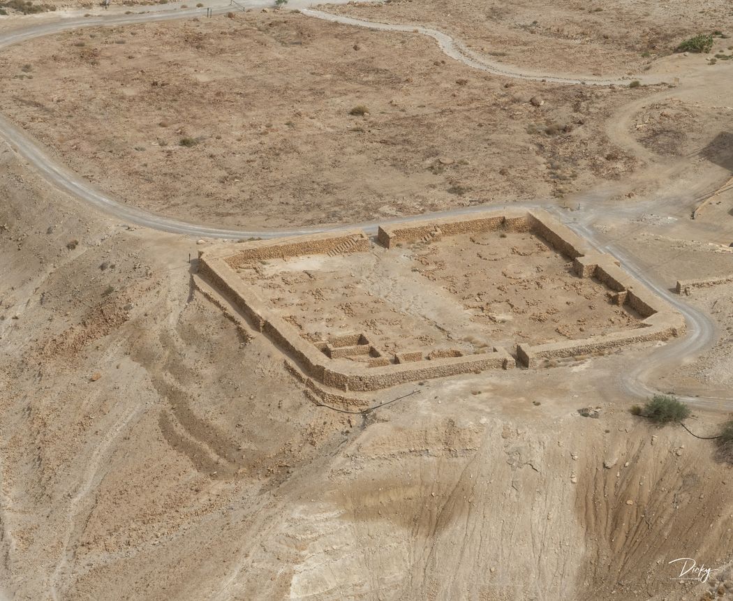 Sitios dnde los romanos formaron sus cuarteles para el sitio a Masada