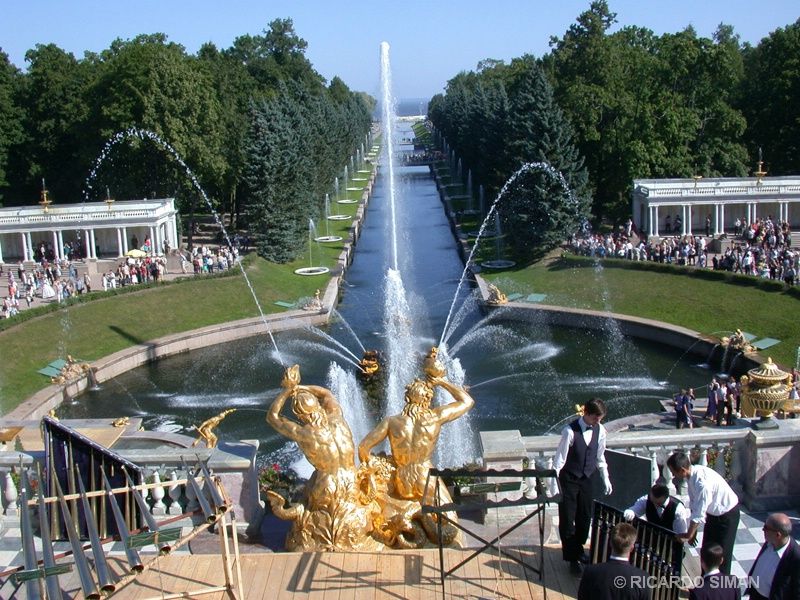 Palacio de verano de Pedro el Grande en San Petesburgo, Rusia