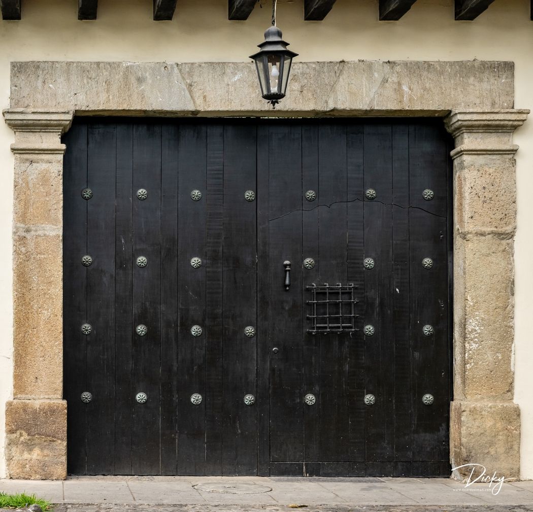 DSC_7786 Antigua Guatemala, Puerta de Madera.jpg