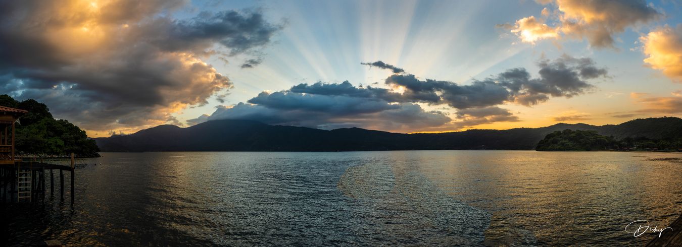 Panoramica de un bello atardecer, Lago de Coatepeque