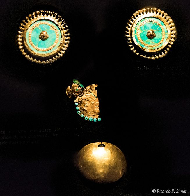 DSC_9694 par de orejeras del sacerdote fueron confeccionadas en cobre dorado oro y mosaico turquesa