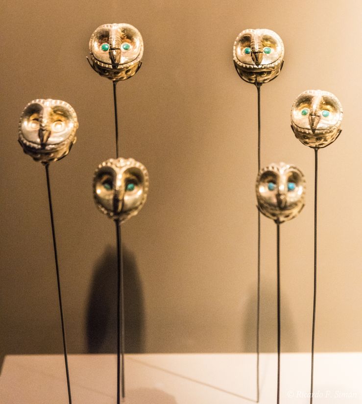 DSC_9555 Representacion de cabezas de buho en oro que formaban un collar