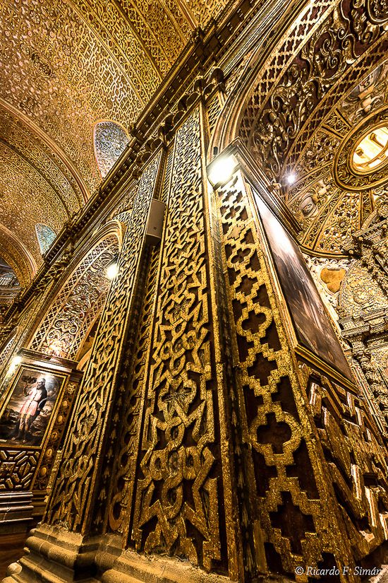 DSC_0333 Columna forradas de pan de oro