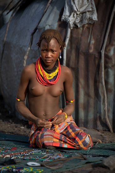 Joven  mujer de la tribu Dassanech. Sur de Etiopia.