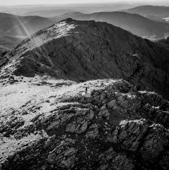 Peña de La Cabra, bañada por el sol