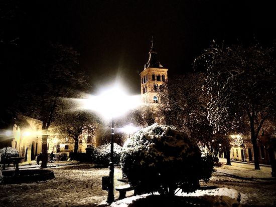 Noche en la plaza de merced de Segovia