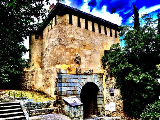 PUERTA DE SANTIAGO SEGOVIA