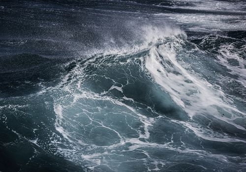 Estas imágenes  han sido realizadas en lugares muy distantes, en dos océanos que sin embargo nos muestran la misma danza de las olas.   Archipiélago  Canario ,Océano Atlántico      Archipíelago 