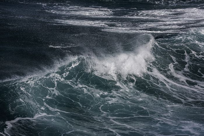 Estas imágenes  han sido realizadas en lugares muy distantes, en dos océanos que sin embargo nos muestran la misma danza de las olas.   Archipiélago  Canario ,Océano Atlántico      Archipíelago 