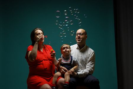 Alberto, Juanjo y Almudena embarazada