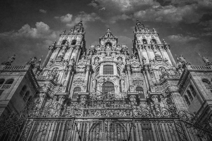 Fachada superior Catedral de Santiago b/n