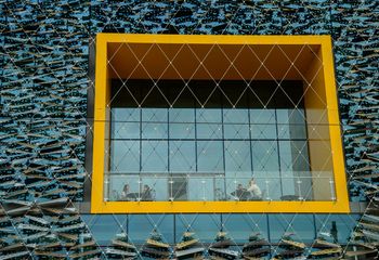 Terrace in yellow, Auckland